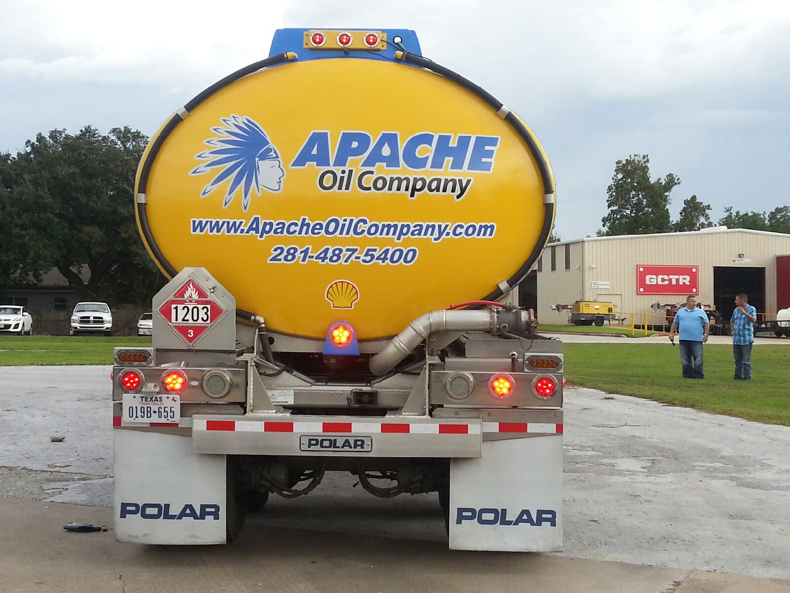 apache-oil-company-fuel-tanker-1600x1200.jpeg