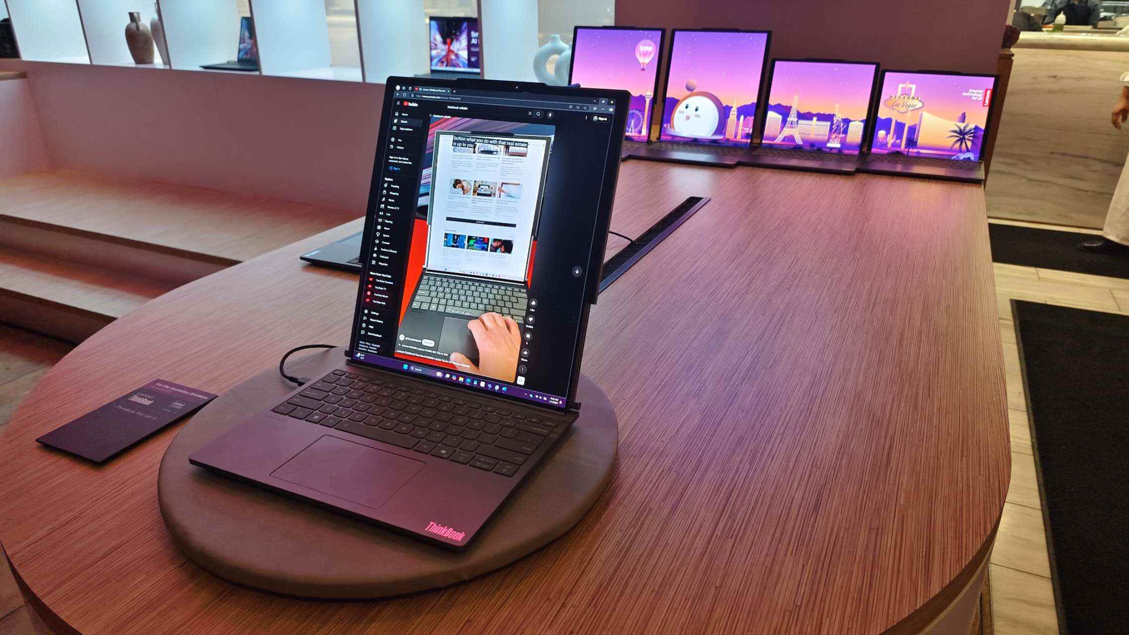 全球首款卷轴屏PC今年开售:办公体验将迎来跨越式提升