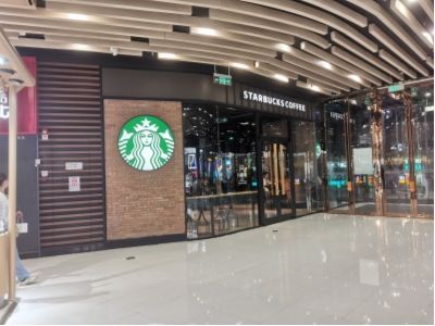 星巴克(SBUX.US)共享空间时代终结! 未付费不得停留咖啡馆与卫生间