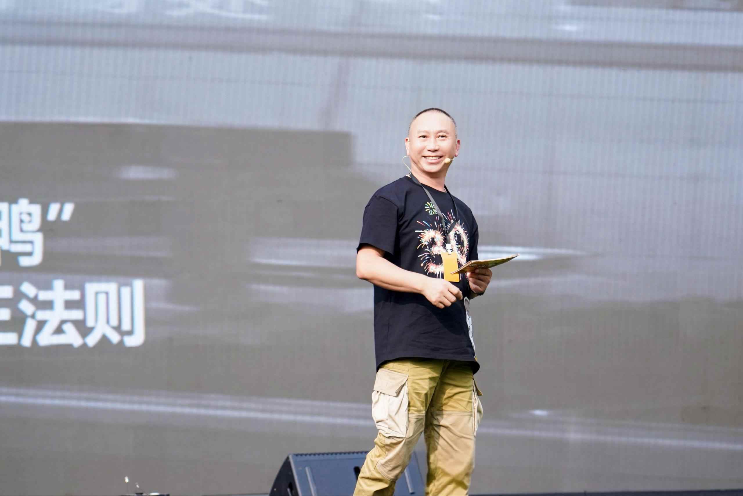 周黑鸭(01458)30周年:行业引领者,走向全球的卤味龙头