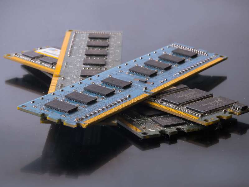 CES引爆存儲芯片行情:黃仁勳稱AI存儲需求“前所未有”Sandisk(SNDK.US)三日狂飆47%