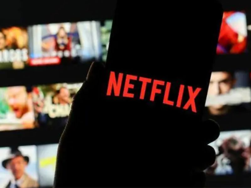 奈飞(NFLX.US)拟改全现金收购华纳兄弟(WBD.US) 加速并购进程应对派拉蒙(PSKY.US)阻击