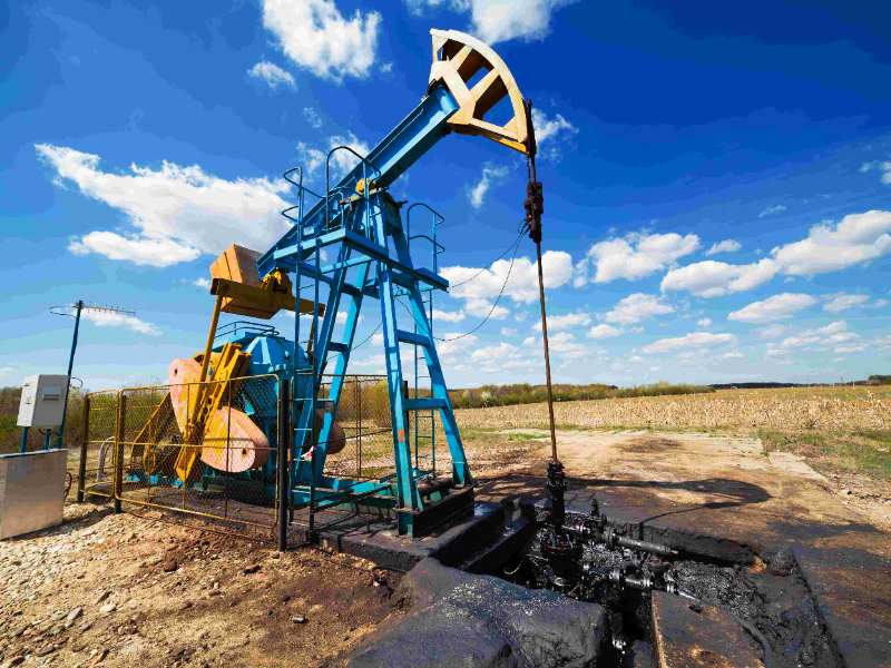 英国石油(BP.US)预计Q4计提高达50亿美元减值 能源转型业务遭遇重大挫折