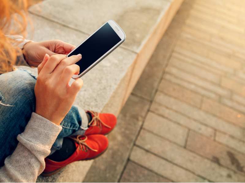 中金:丘鈦科技(01478)盈利預告大幅超預期 維持“跑贏行業”評級