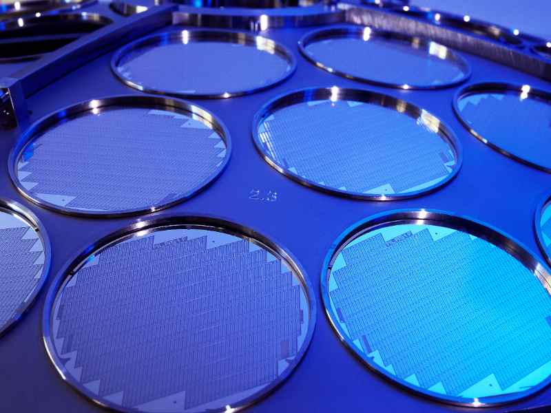 AI浪潮造就欧洲股王!台积电2026年资本支出指引强势带飞 阿斯麦(ASML.US)市值冲破5000亿美元