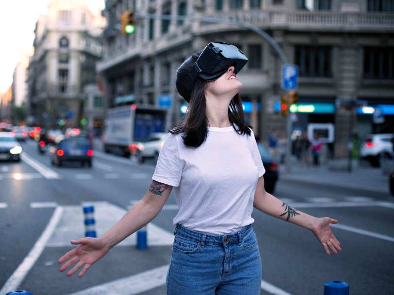 港股异动 | 康耐特光学(02276)涨超7% 机构称Meta加大智能眼镜业务投入有望引领产业加速发展