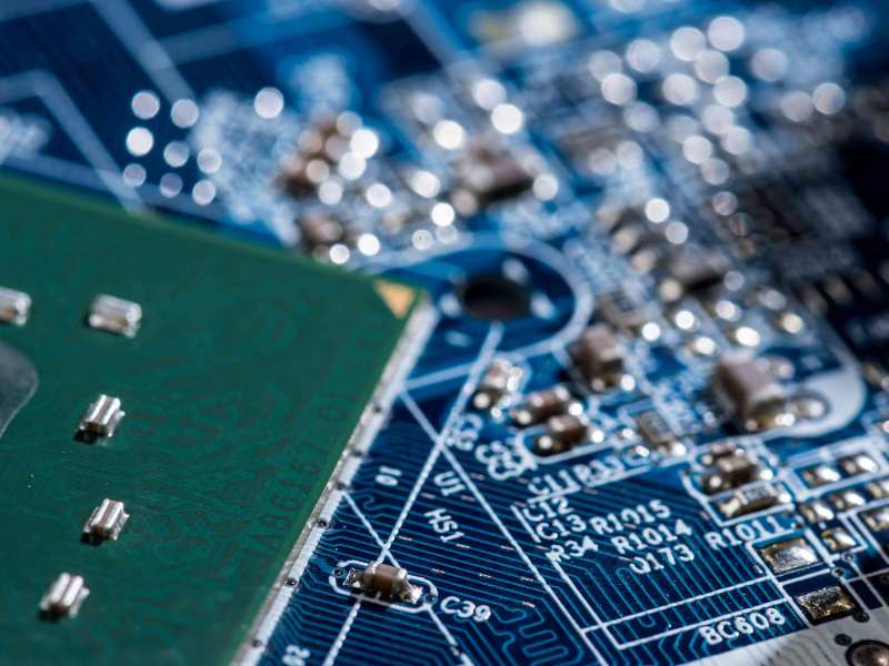 花旗:英特尔(INTC.US)迎来AI芯片代工“窗口期”,美光(MU.US)因DRAM涨价放缓移出观察名单