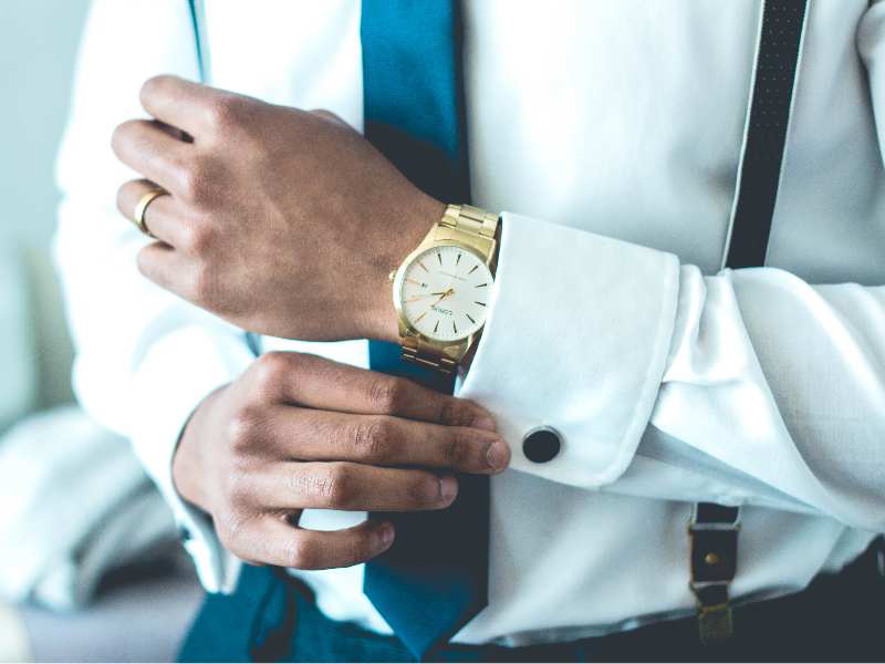 亨得利(03389)股东将股票存入民银证券 存仓市值8348.66万港元