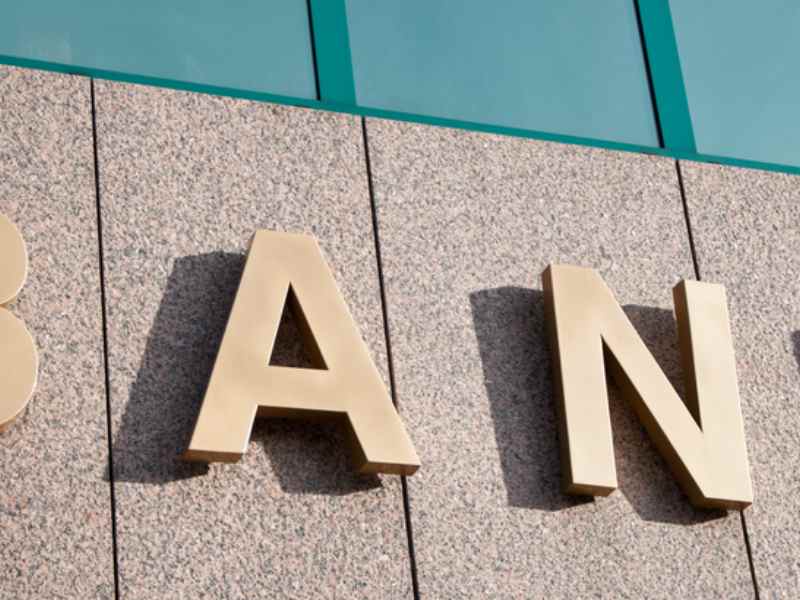 美股異動 | 銀行股股價走低 高盛(GS.US)跌超3%