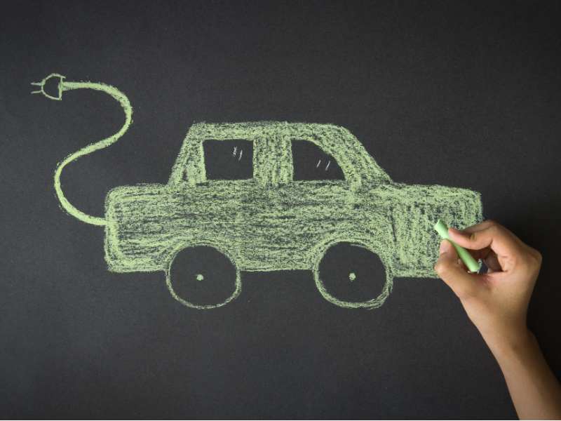 美股異動 | 理想汽車(LI.US)跌逾2% 公司闢謠:網傳“關閉100家門店”爲不實信息