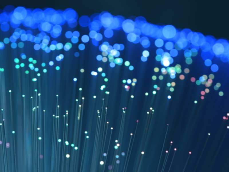 港股異動 | 長飛光纖光纜(06869)高開近15% 康寧斬獲Meta光纖大單 公司受益行業景氣復甦