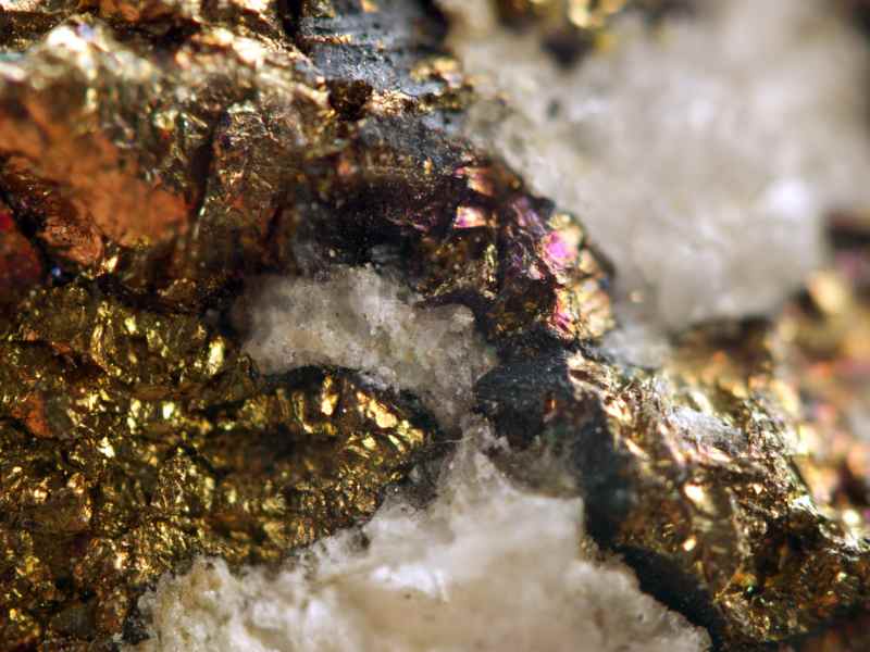 港股異動 | 招金礦業(01818)漲超5%創新高 現貨黃金站上5250美元 機構指公司爲主要受惠者