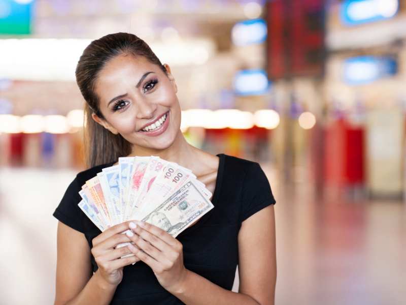 港元拆息普遍向下 一個月息連跌五日報2.65%