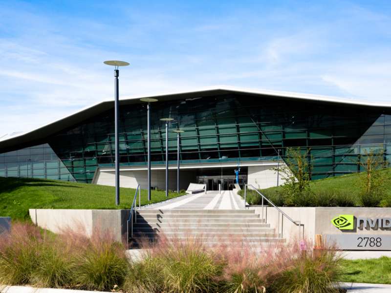 英伟达(NVDA.US)黄仁勋:对OpenAI千亿美元投资“并非承诺” 将逐轮考虑任何融资