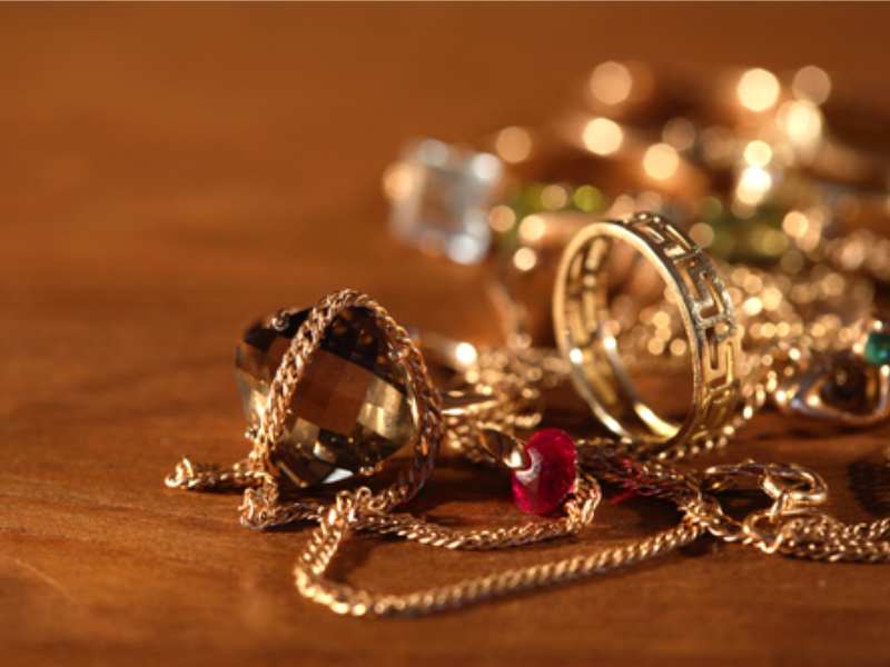 珠峯黃金(01815)股東將股票存入大華繼顯(香港) 存倉市值1.38億港元