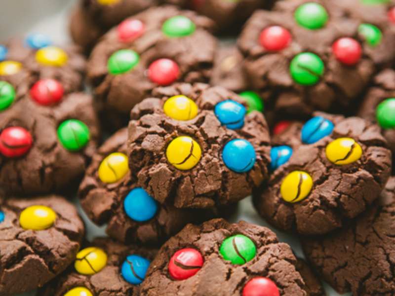 港股異動 | 鳴鳴很忙(01768)漲近9% 機構看好零食量販行業高景氣