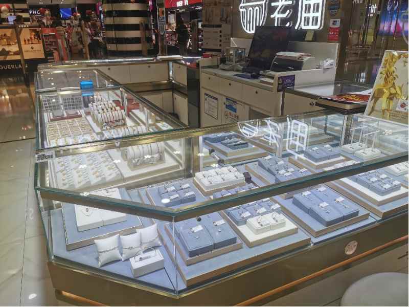 華福證券:2H25國內高端消費顯著提升 關注高端商業地產及奢侈品標的