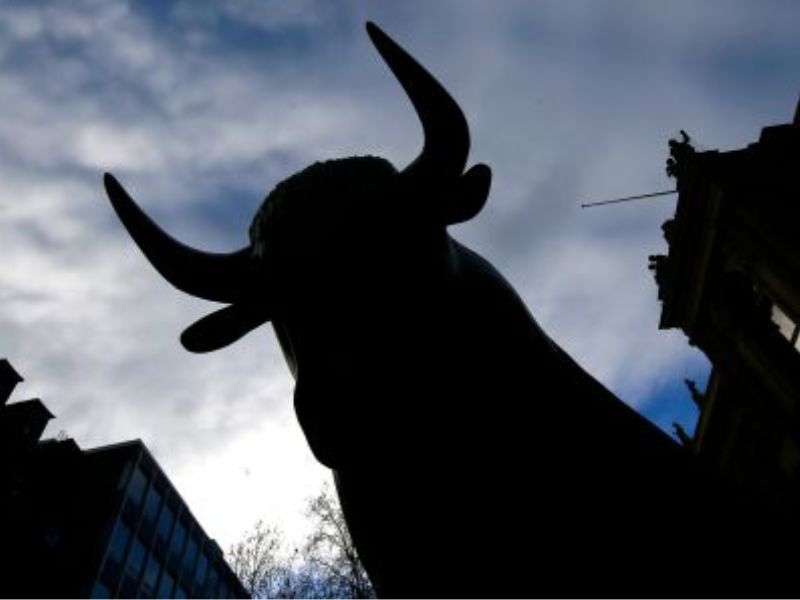 業績狂飆、估值回落:當英偉達(NVDA.US)被當作價值股,增量資金從何而來?