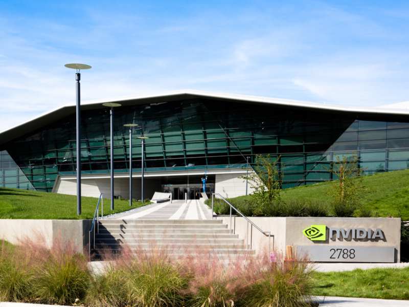 134亿美元身家“特斯拉铁粉“两度扫货英伟达(NVDA.US),以200万股头寸硬抗AI泡沫论