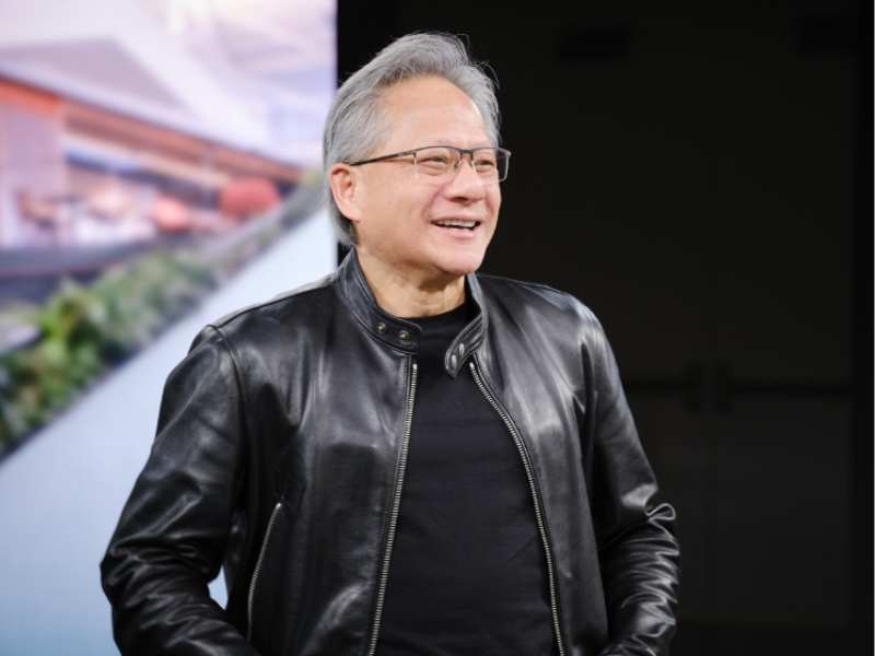 黃仁勳推出英偉達(NVDA.US)版“龍蝦”!預言 SaaS 行業將開啓全員智能體化