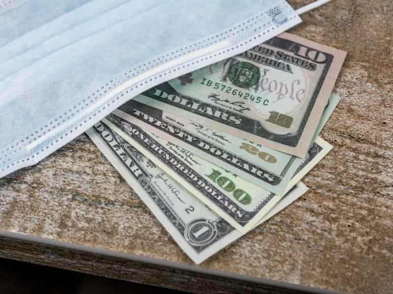 雅詩蘭黛(EL.US)證實與西班牙Puig洽談合併 股價大跌近8%