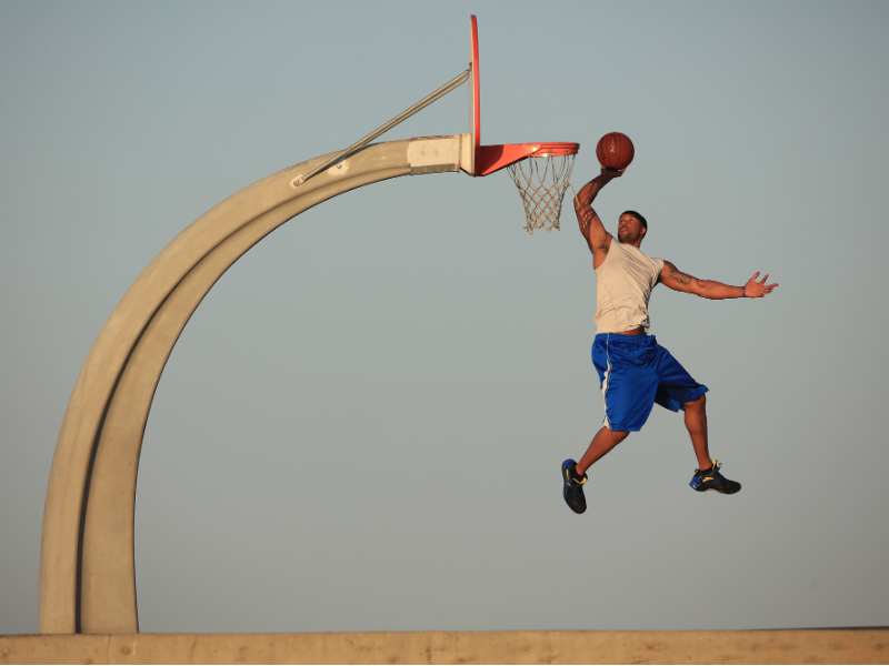 中金:维持安踏体育(02020)跑赢行业评级 目标价110.91港元