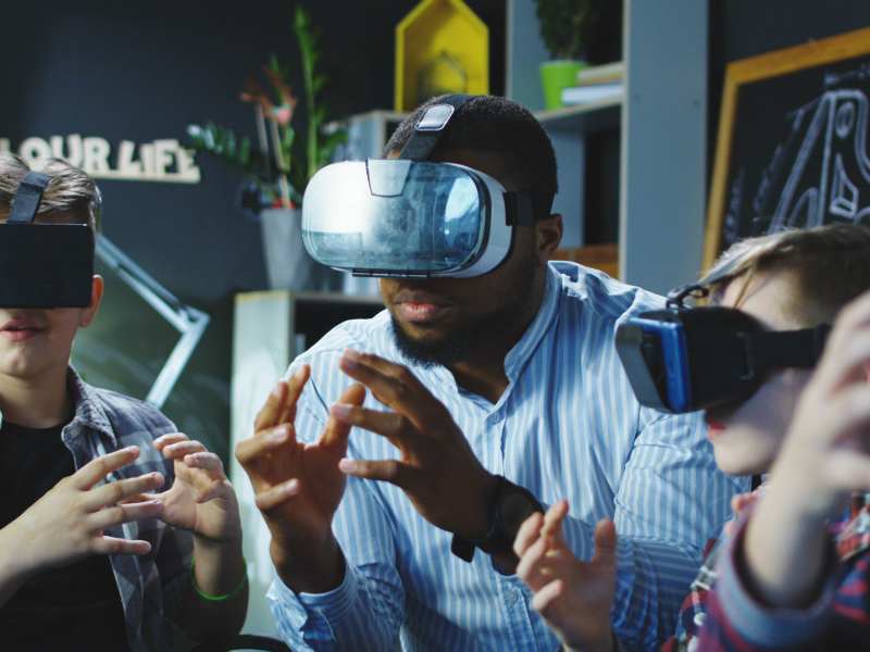 港股异动 | 康耐特光学(02276)涨超3% 大摩看好公司XR业务前景 年内智能眼镜量产或将迎来重要催化