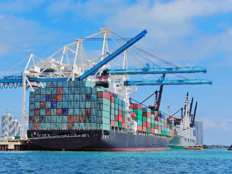 招银国际:上调中国今年商品出口增长预测至介乎8%至9% 料贸易顺差高位收窄