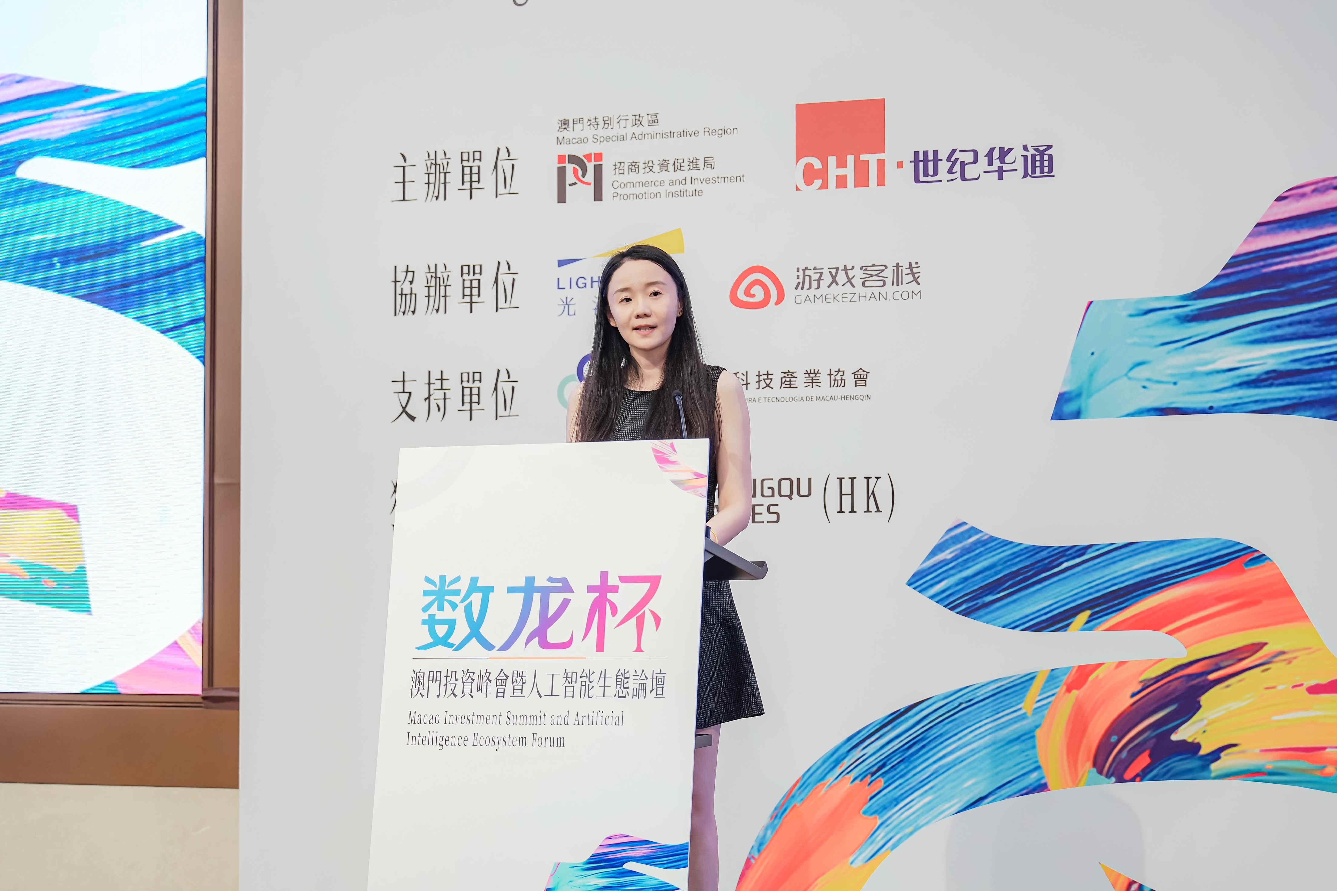 邓琪.jpg