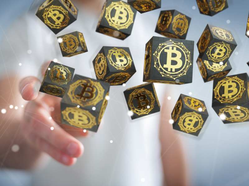 特朗普家族支持的American Bitcoin(ABTC.US)連續三季度虧損 逆勢增持比特幣至8000枚