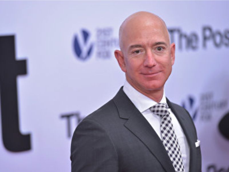 贝索斯年内首度减持亚马逊(AMZN.US)股票!股价创新高当日闪电套现3.5亿美元